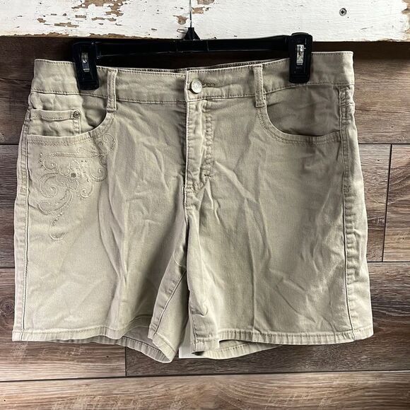 Gloria Vanderbilt Shorts , Ladies Size 12, Tan - Picture 1 of 7